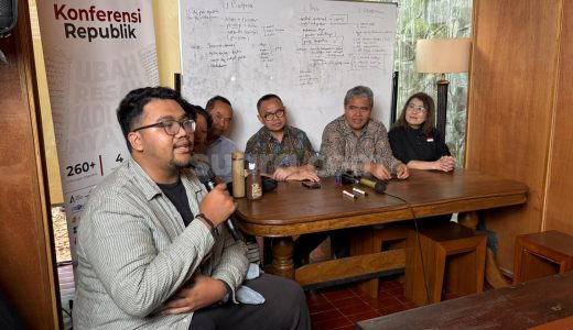 75772-forum-konferensi-republik-terpaksa-dipindah-ke-sebuah-kafe-di-cikini-karena-dibatalkan-sepihak