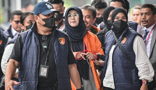 27771-pelimpahan-tersangka-roy-suryo-dan-dokter-tifa-dokter-tifa