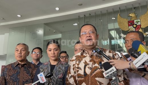 66310-penasihat-hukum-nadiem-ari-yusuf-amir-di-gedung-komisi-yudisial