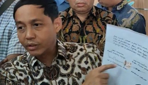 73790-menteri-kehutanan-menhut-raja-juli-antoni-klarifikasi-terkait-amplop-bupati-kuansing-1