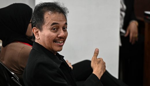 90747-sidang-praperadilan-roy-suryo-roy-suryo