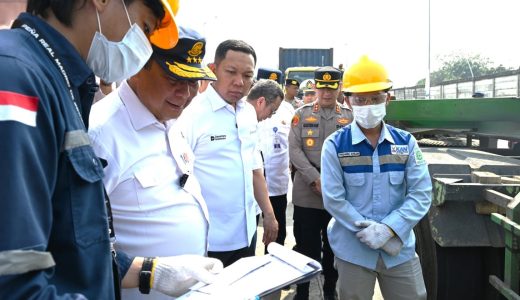 91789-sebanyak-200-kendaraan-operasional-dan-logistik-di-pelabuhan-tanjung-priok