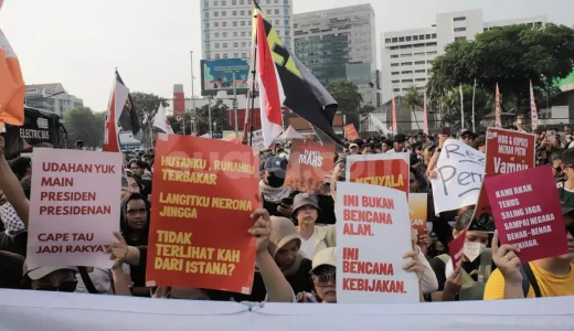 12243-demo-mahasiswa-di-tugu-tani-demo-di-tugu-tani-demo-dua-tahun-prabowo-gibran
