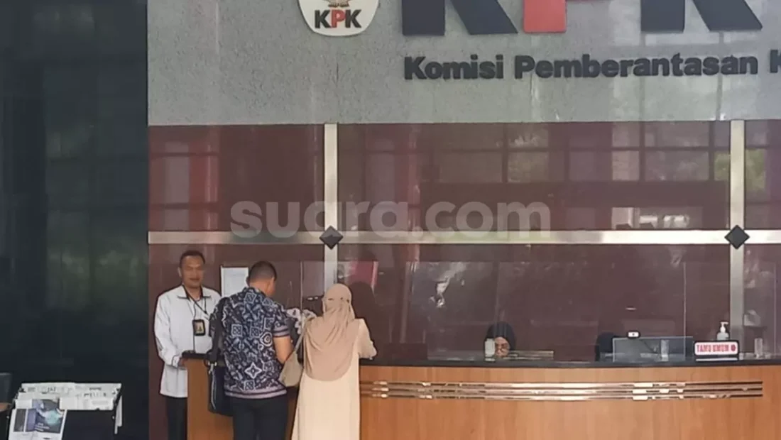 23728-eks-bupati-kukar-rita-widyasari-diperiksa-kpk-selama-6-jam-sebagai-saksi-kasus-dugaan-tppu