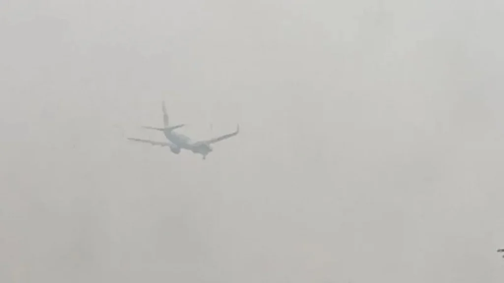 35819-penerbangan-di-bandara-supadio-terganggu-akibat-kabut-asap