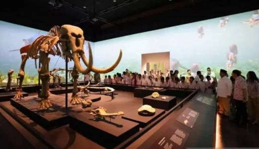 38548-presiden-prabowo-subianto-menjelajahi-area-museum-nasional-indonesia