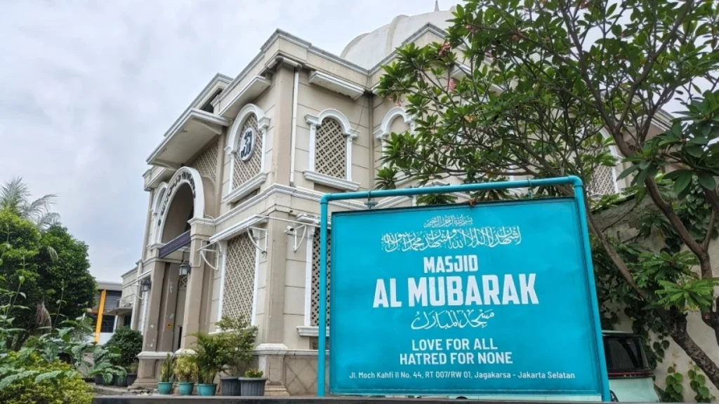 38654-masjid-al-mubarak-milik-ahmadiyah-jagakarsa