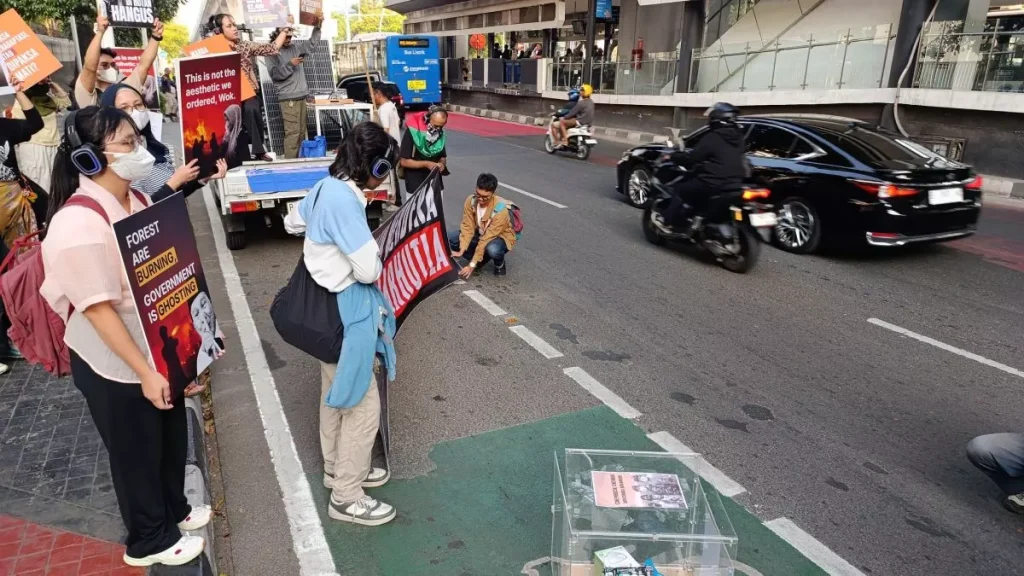 39717-koalisi-komunitas-yang-tergabung-dalam-enter-nusantara-menggalang-donasi-masker