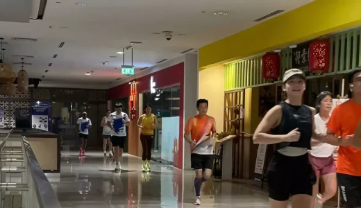 51745-pelari-di-singapura-memilih-jogging-di-dalam-mal-guna-menghindari-polusi-udara-akibat-karhutla
