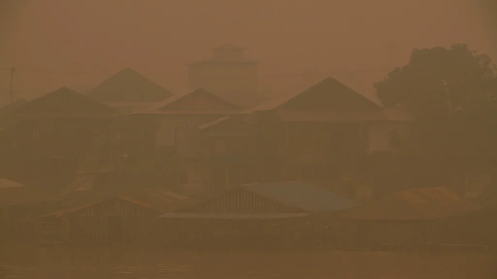 70412-kabut-asap-palangka-raya-kabut-asap-di-palangka-raya