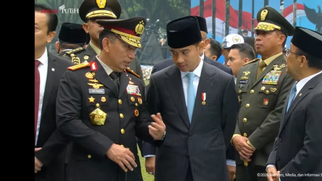 77841-jenderal-listyo-ngobrol-bersama-gibran-di-lubang-buaya
