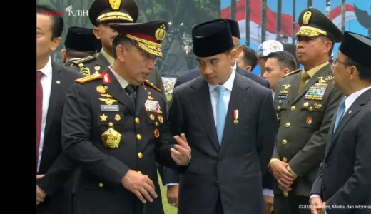 77841-jenderal-listyo-ngobrol-bersama-gibran-di-lubang-buaya