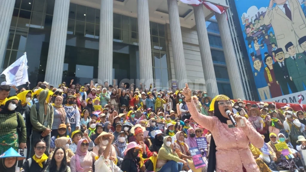 81319-solidaritas-perempuan-mengajukan-judicial-review-uu-cipta-kerja-ke-mahkamah-konstitusi
