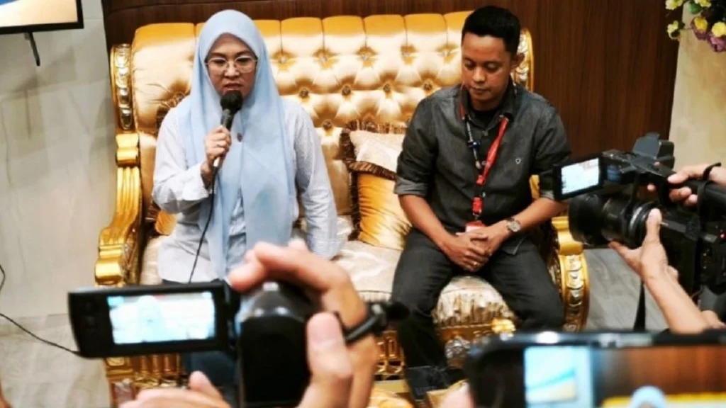 81785-bupati-gowa-sitti-husniah-talenrang