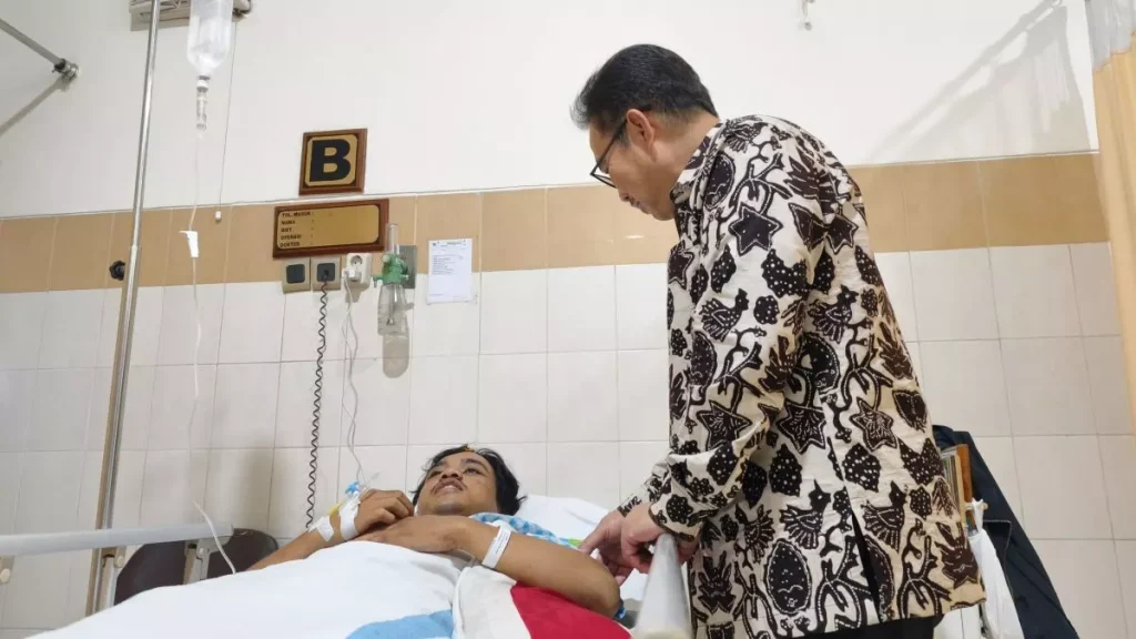 83941-korban-kericuhan-malioboro-dijenguk-oleh-wali-kota-yogyakarta-hasto-wardoyo