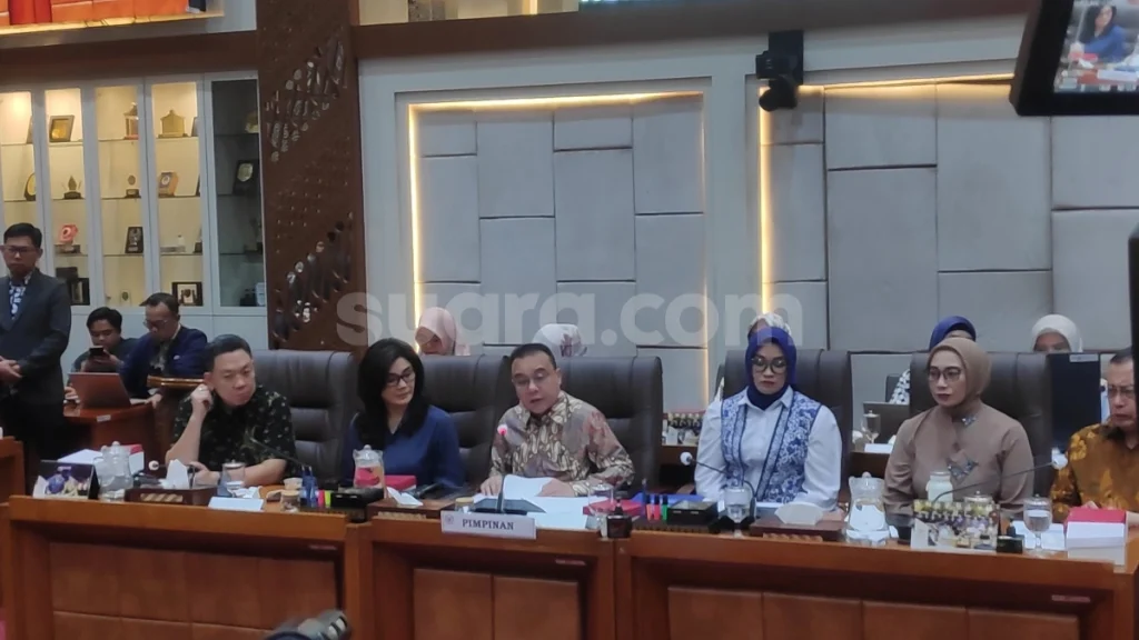91246-wakil-ketua-dpr-ri-sufmi-dasco-ahmad-tengah