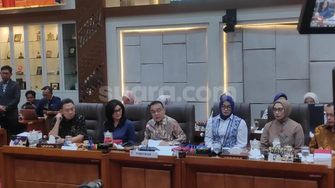 91246-wakil-ketua-dpr-ri-sufmi-dasco-ahmad-tengah