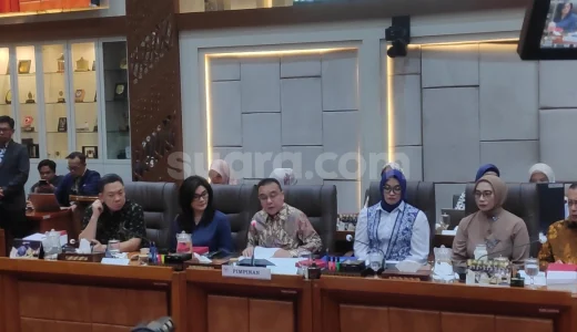 91246-wakil-ketua-dpr-ri-sufmi-dasco-ahmad-tengah