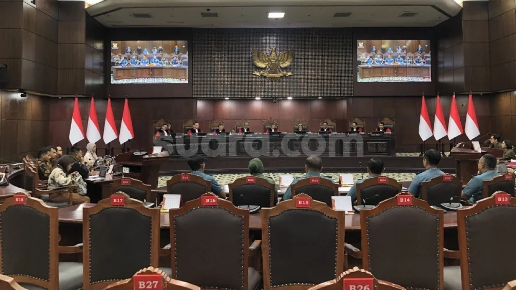95693-suasana-sidang-mk-uji-materi-uu-peradilan-militer