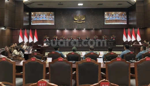 95693-suasana-sidang-mk-uji-materi-uu-peradilan-militer