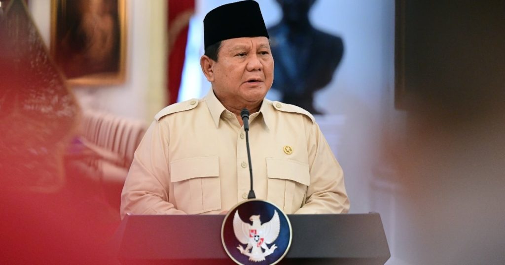86328-presiden-prabowo-subianto-saat-memberikan-keterangan-pers-di-istana-merdeka