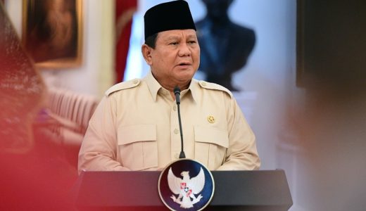 86328-presiden-prabowo-subianto-saat-memberikan-keterangan-pers-di-istana-merdeka