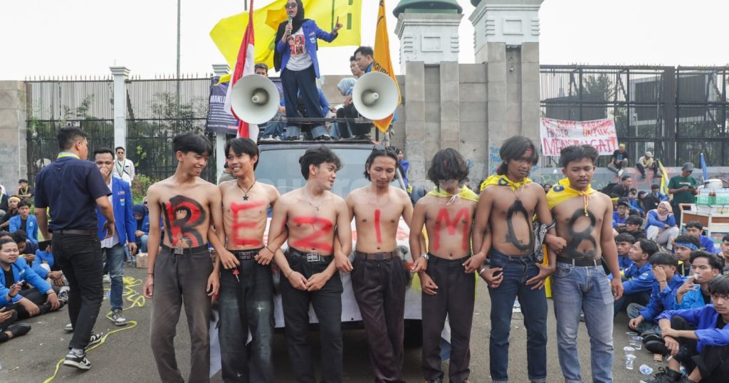 11524-demo-mahasiswa-di-depan-gedung-dpr