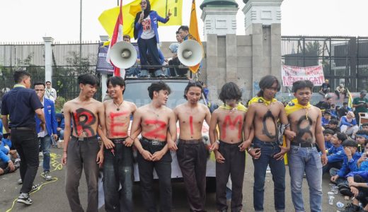 11524-demo-mahasiswa-di-depan-gedung-dpr