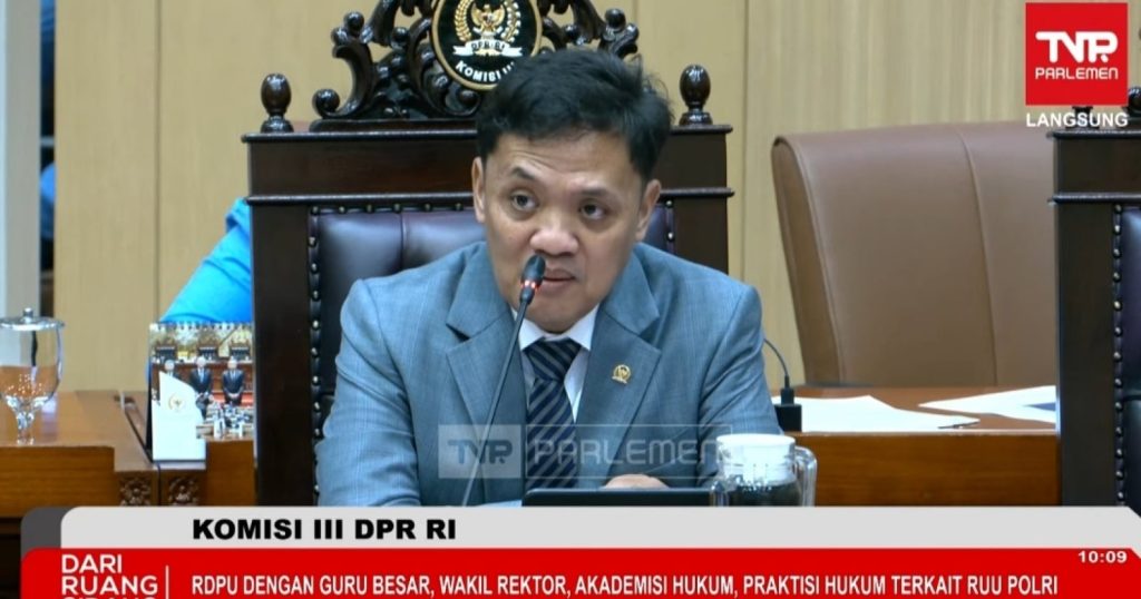 12593-ketua-komisi-iii-dpr-ri-habiburokhman-dalam-rapat-dengar-pendapat-umum-panja-ruu-polri