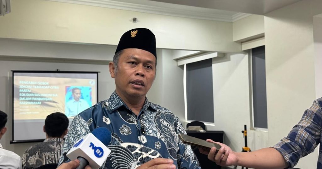 15735-direktur-riset-dan-kebijakan-politik-lpi-fernando-emas