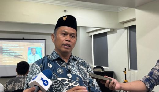 15735-direktur-riset-dan-kebijakan-politik-lpi-fernando-emas