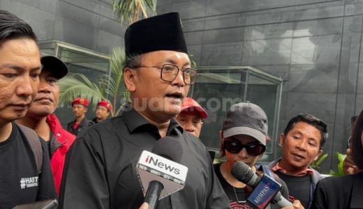 16912-politikus-pdip-guntur-romli-saat-mengungkap-surat-hasto-kristiyanto-di-dalam-penjara-suaracom