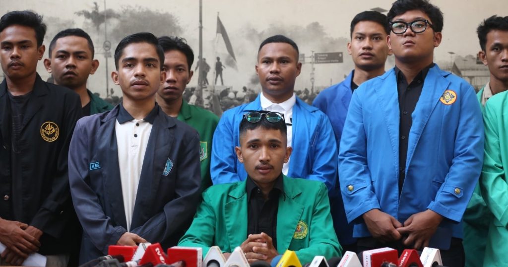 17625-aliansi-bem-bersatu-mobil-fortuner-tyo
