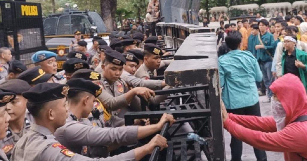 27248-ilustrasi-pengamanan-demo