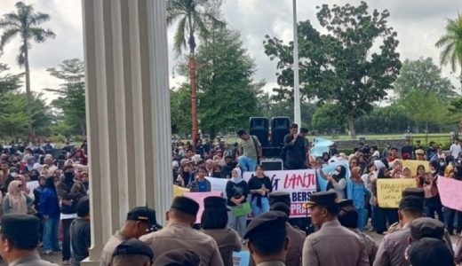 27340-sekelompok-warga-jambi-tolak-penutupan-program-mbg