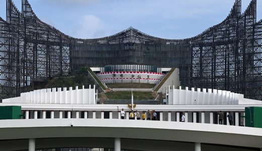 27596-jokowi-resmikan-plaza-seremoni-sumbu-kebangsaan-di-ikn-nusantara