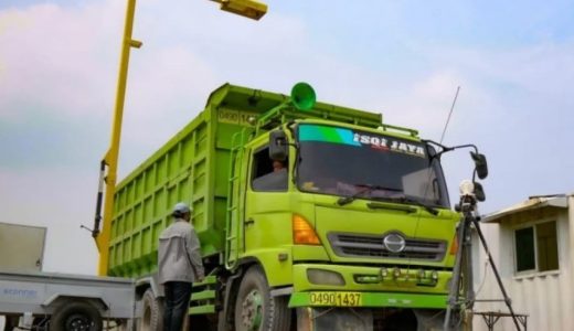 30300-ilustrasi-truk-pengemudi-truk-mengancam-bakal-mogok-pada-15-juli