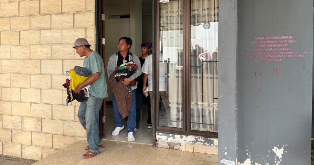 30527-rumah-di-bekasi-dikosongkan-setelah-pemilik-menunggak-cicilan-kpr-sejak-2024