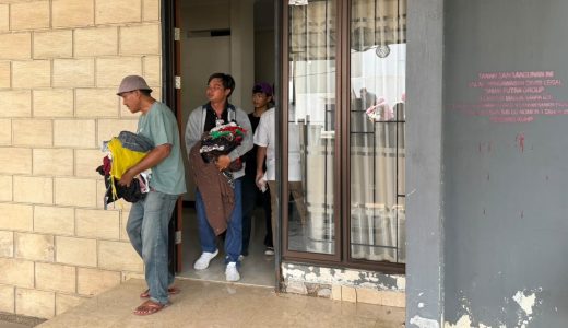30527-rumah-di-bekasi-dikosongkan-setelah-pemilik-menunggak-cicilan-kpr-sejak-2024