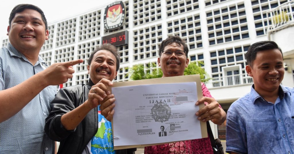 30832-roy-suryo-cs-ambil-salinan-ijazah-jokowi-ke-kpu