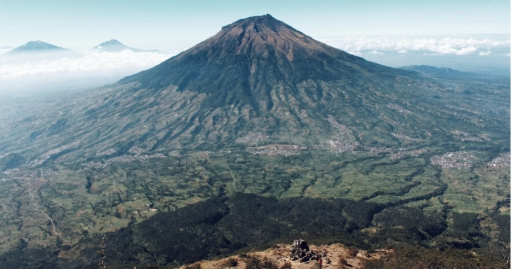 33070-ilustasi-gunung-merapi