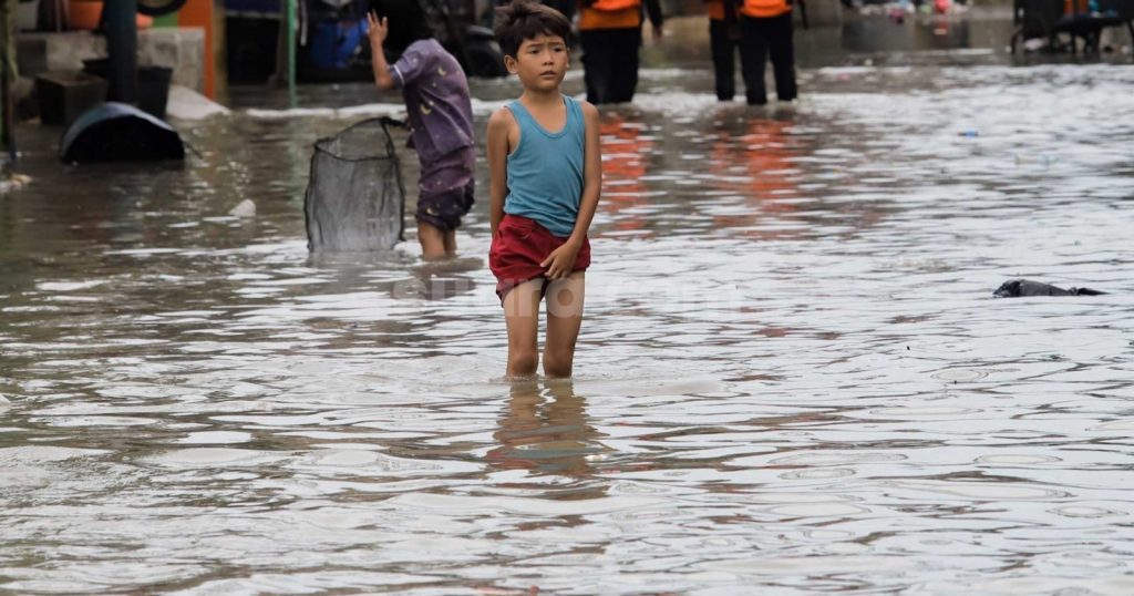 33116-banjir-rob-di-utara-jakarta-banjir-rob-jakarta-ilustrasi-banjir-rob