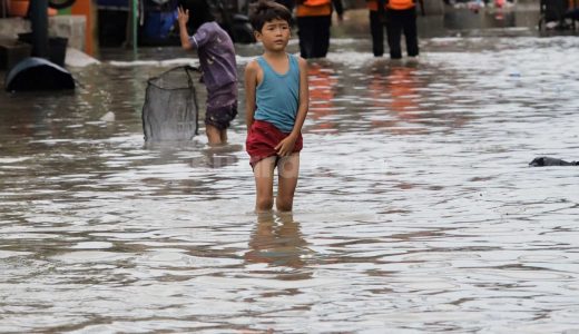 33116-banjir-rob-di-utara-jakarta-banjir-rob-jakarta-ilustrasi-banjir-rob