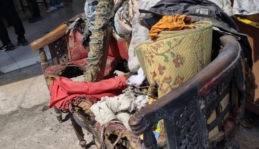 33384-sejumlah-barang-yang-sempat-terbakar-secara-misterius-di-rumah-warga-padukuhan-mriyan-x-sleman