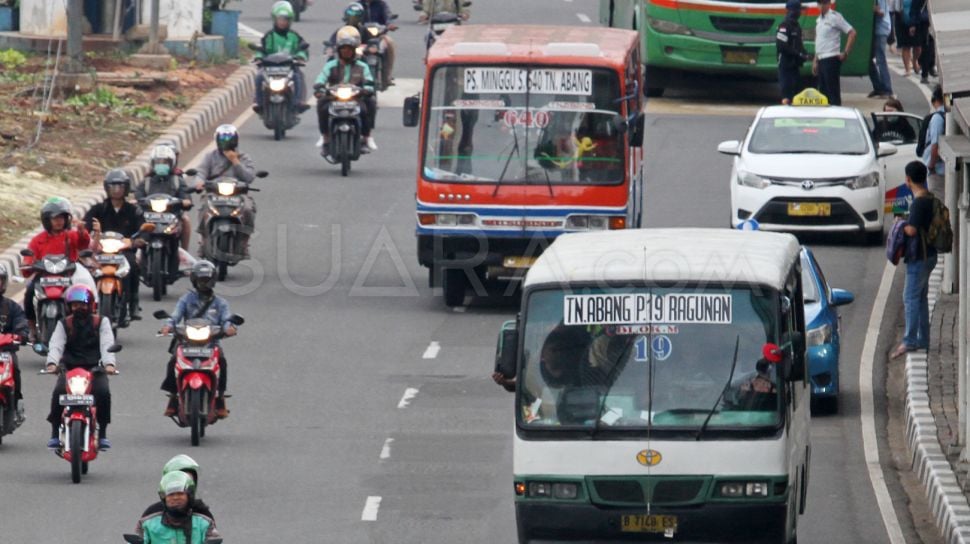 34395-kopaja-dan-metromini-dilarang-melintasi-jalan-protokol