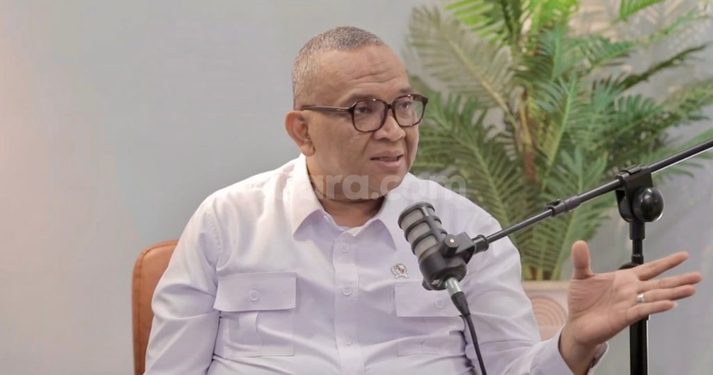 34866-wamenaker-afriansyah-noor-saat-podcast-dengan-suaracom
