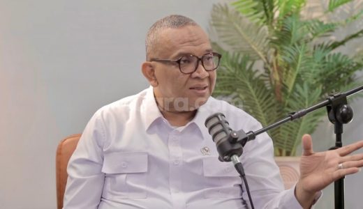 34866-wamenaker-afriansyah-noor-saat-podcast-dengan-suaracom