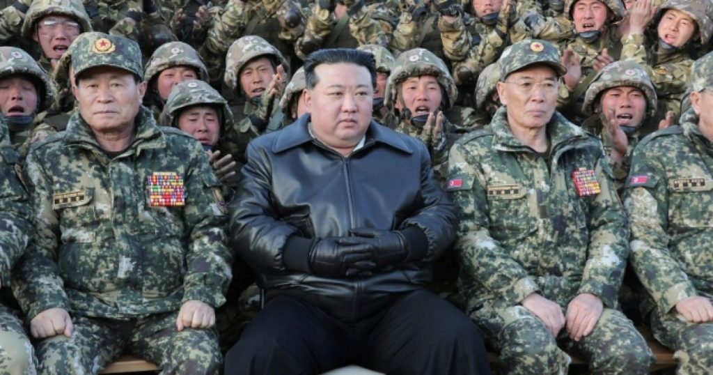 46013-kim-jong-un-foto-bersama-pasukan-korea-utara