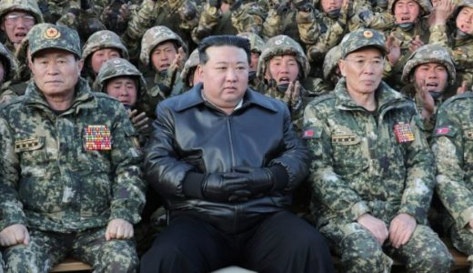 46013-kim-jong-un-foto-bersama-pasukan-korea-utara