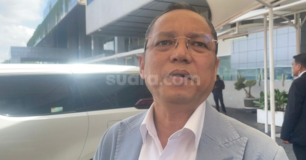 46885-ketua-dpp-pdip-deddy-yevri-sitorus